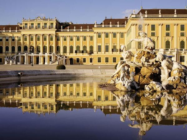 Schloss Schoenbrunn / Schoenbrunn Palace