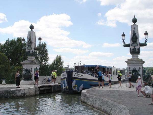 boat Fleur - Seine Valley