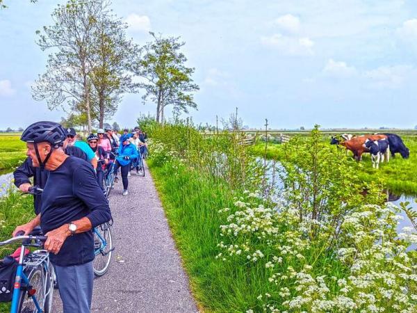 Radfahrer entlang des Kanals