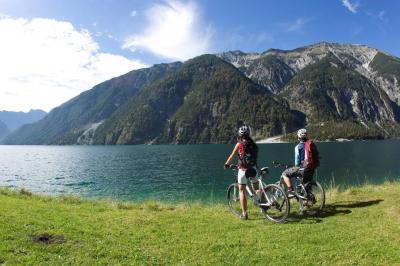 Cyclists at Lake Achensee