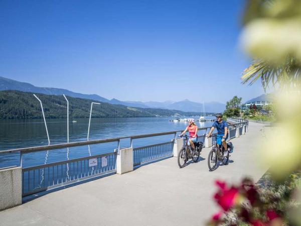 Cycling at lake Millstatt