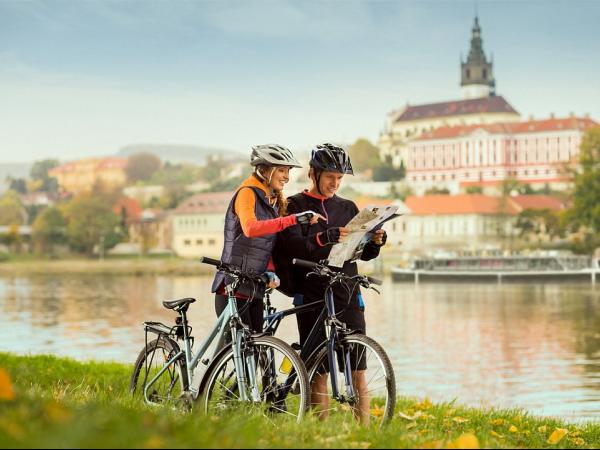 Elbe cycle path near Litomerice