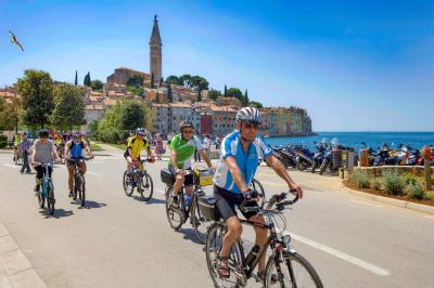 Group of cyclists in Rovinj