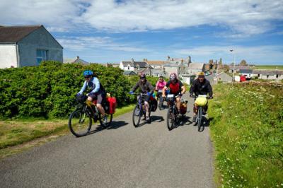 Cyclists in Perthshire 