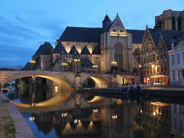 Gent by night