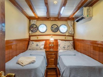 Admiral Cabin twin