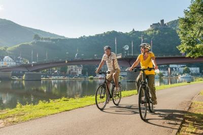 Cycling along the Moselle river