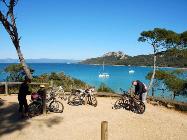 Cycling along Beach Notre Dame - Island Porquerolles