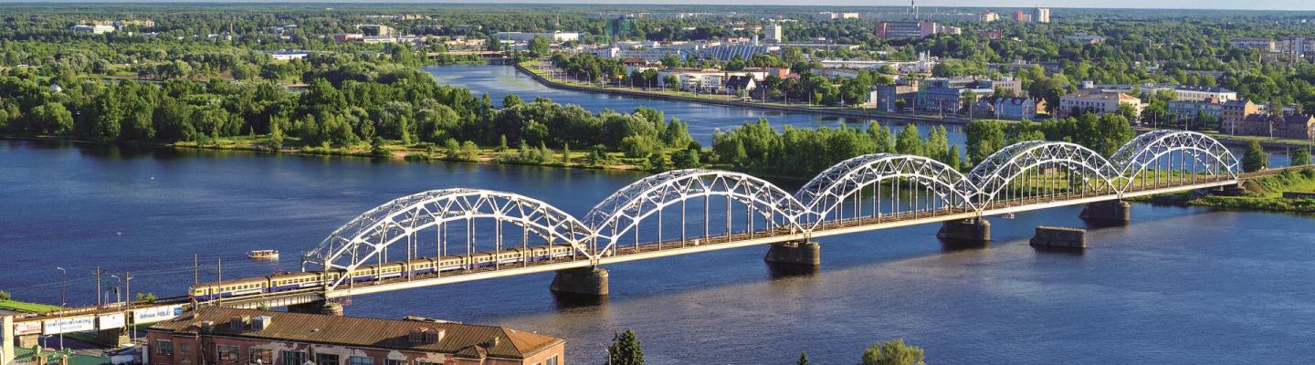 Zugbruecke am Daugava Fluss in Riga