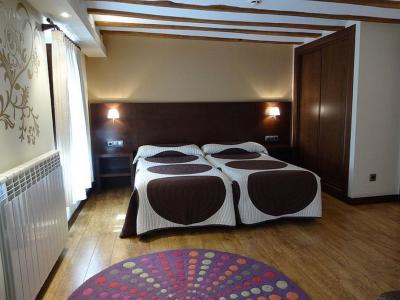 Room example Hostal El Molin de Flores