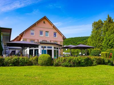 Hotel Altes Zollhaus with garden