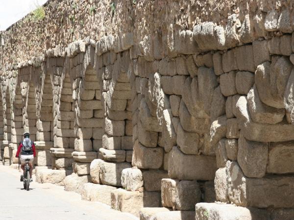 Cycling along the aqueduct