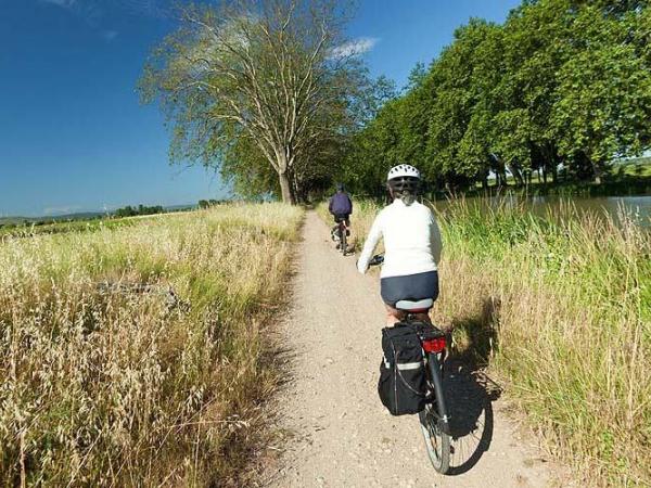 cyclists Canal du Midi