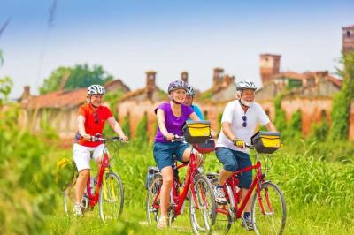 Cyclists in Santhia