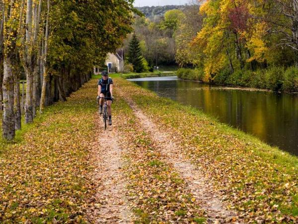 cyclists along the channel in the Burgundy area