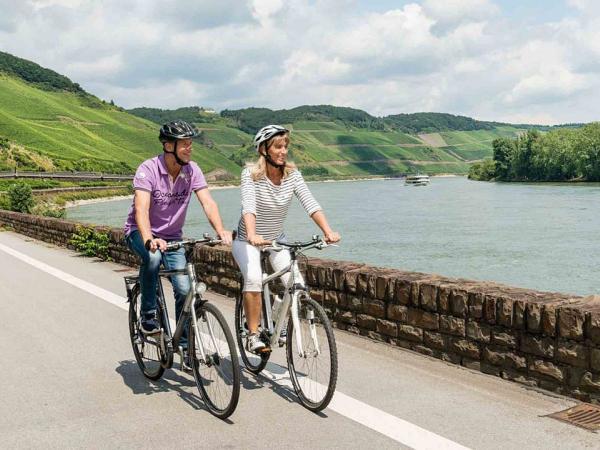 Rhine cycling path near Boppard