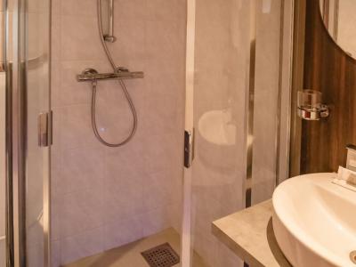 Fluvius bathroom suite