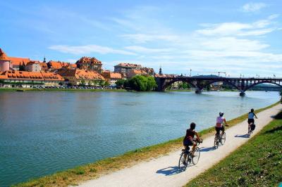 Cycling alon the Mur river