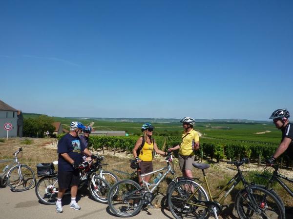 Cyclists at Courgis