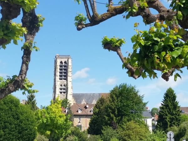 Champagne & Paris by Bike + Boat/ Chateau Thierry church