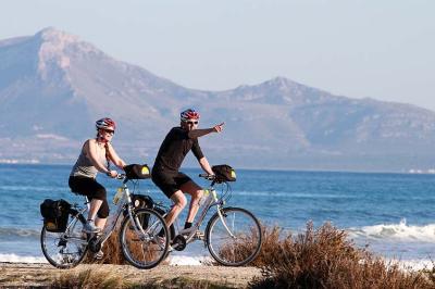 Bikers on Tour along the coast