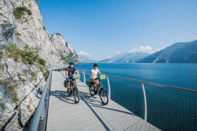 Lake Garde Cycle Path above the lake